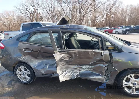 2014 Ford Fiesta Se из США, поврежденный, VIN 3FADP4BJ1EM235060